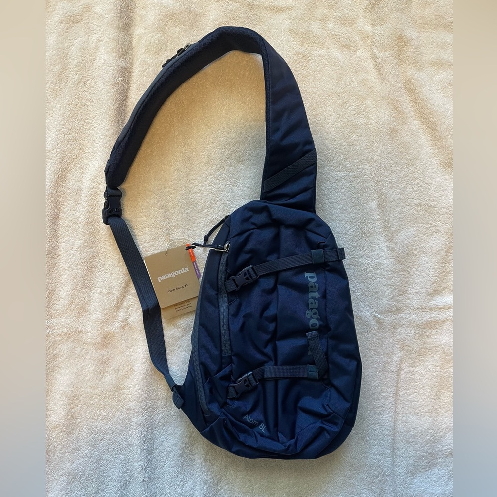 NEW: Patagonia Atom Sling 8L - Classic Navy